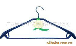 衣架;木衣架;浸塑衣架;竹衣架;防滑衣架;布衣架;儿童衣架;_衣架、衣夹 家用竹、木制品_中国 广西 荔蒲县 荔浦县马岭镇长水岭工业区_荔浦县仟易日用工艺品厂_